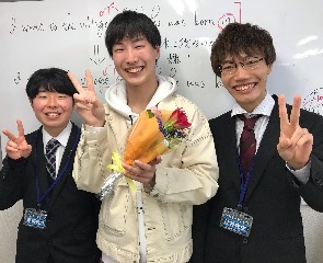 先生方の教えがとても丁寧でわかりやすく、問題が解けるようになり嬉しかった。